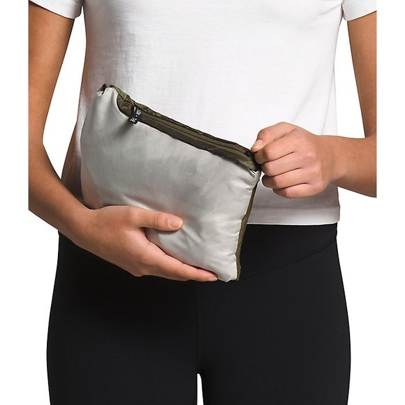 The North Face Women's Novelty Flyweight Hoodie - Picture 5 of 6